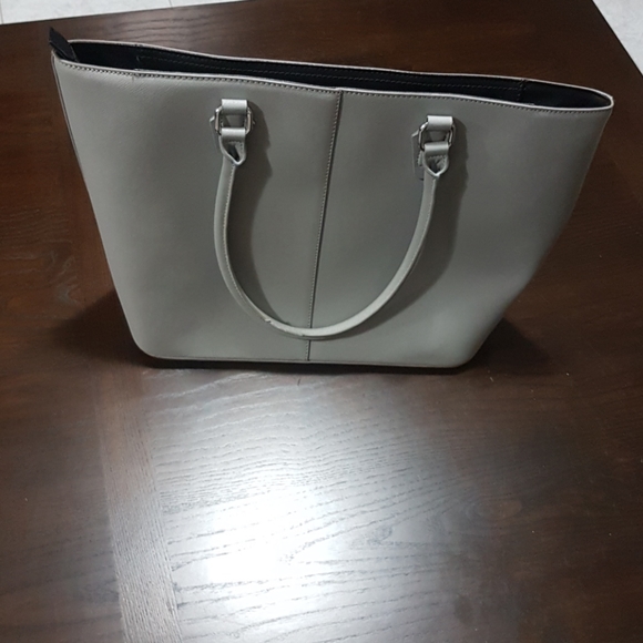 DKNY Bryant Large Tote Handbag - Picture 4 of 16